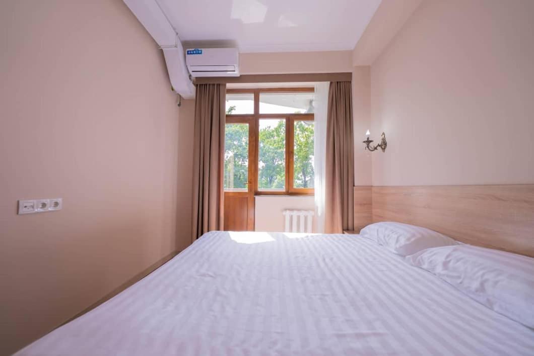 Kaganat Hostel 比什凯克 外观 照片